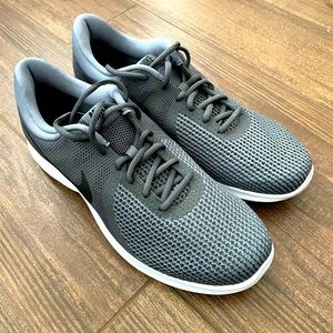 New Nike men’s sneakers size 12